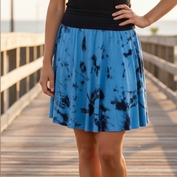 raya sun Dresses & Skirts - Raya Sun Black and Blue Tie-Dye Mini Skirt